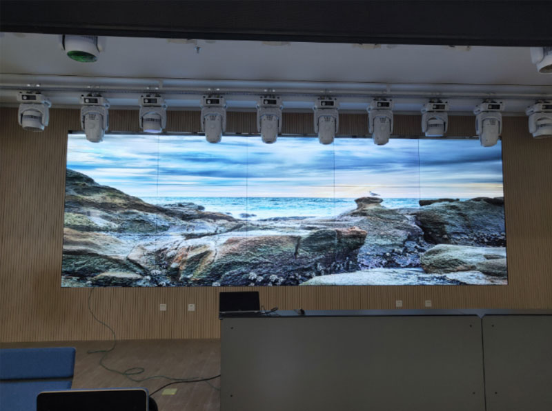 襄阳洛阳市回明中学46寸3.5mm3x5液晶拼接屏项目